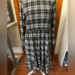 Terra Sky 14W/0X Black & White dress